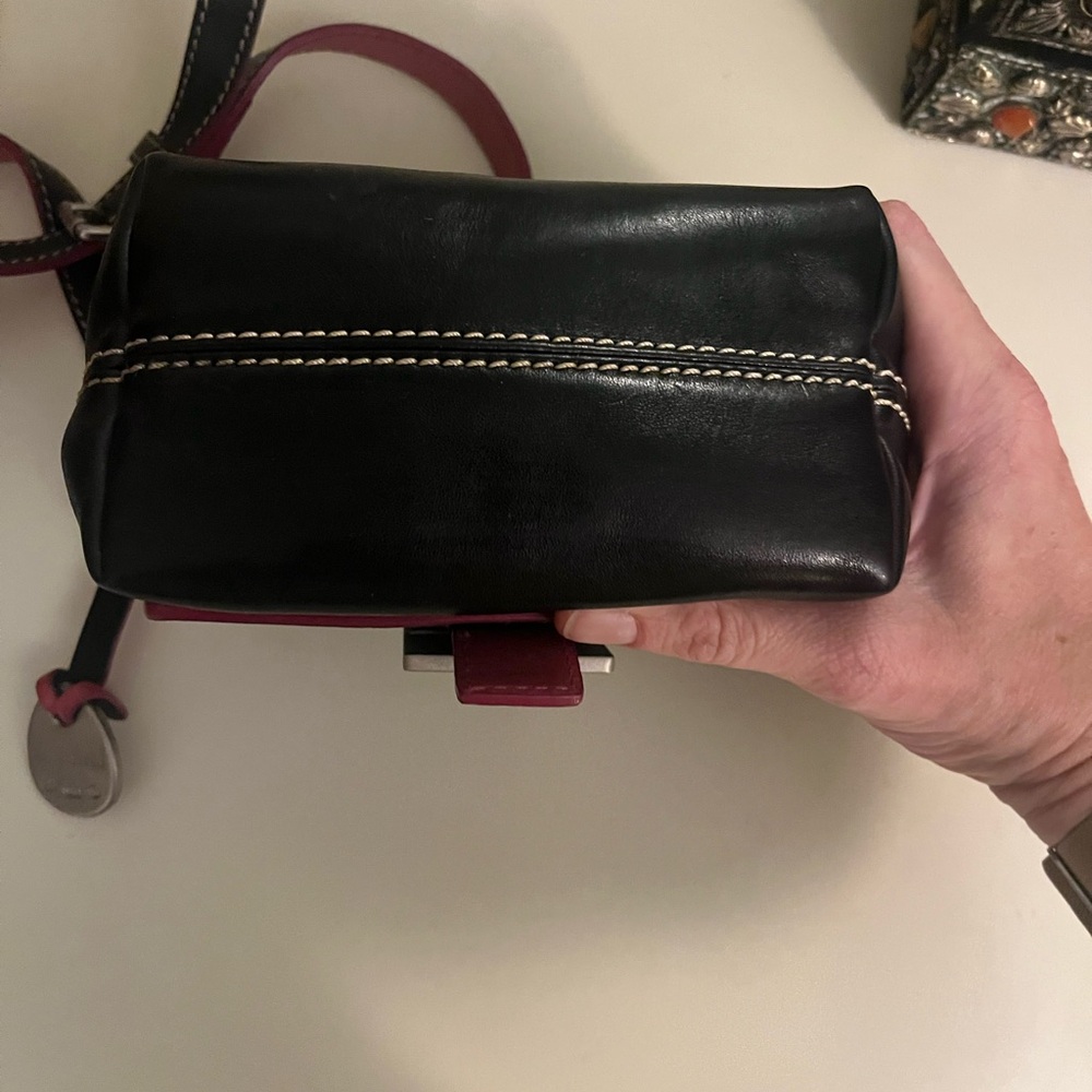 Vintage| Dooney & Bourke Mini CALVARY Crossbody!! - Picture 7 of 10